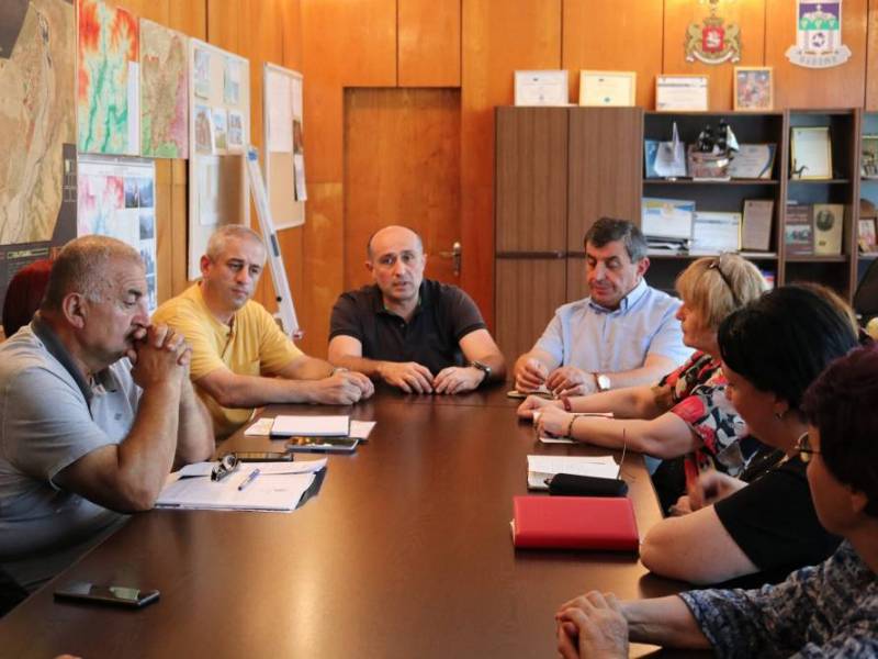 მუნიციპალიტეტში მოქმედ დაწესებულებათა ხელმძღვანელებთან სამუშაო თათბირი გამართა